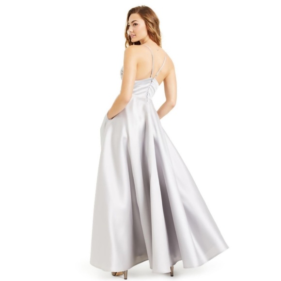 Bee Darlin V neck Spaghetti strap Maxi Prom dress with a slit and pockets - Picture 3 of 8